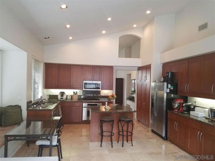 Property Photo:  