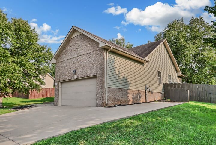Property Photo:  595 Anchor Court  TN 37043 