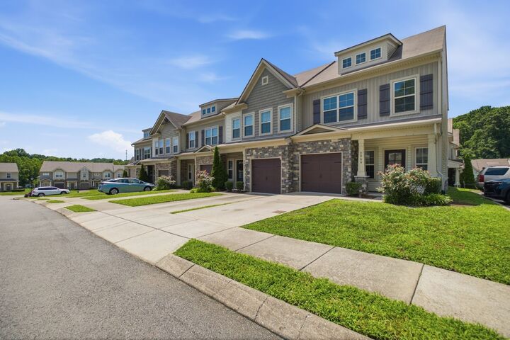 Property Photo:  2009 Abbingdon Way  TN 37138 