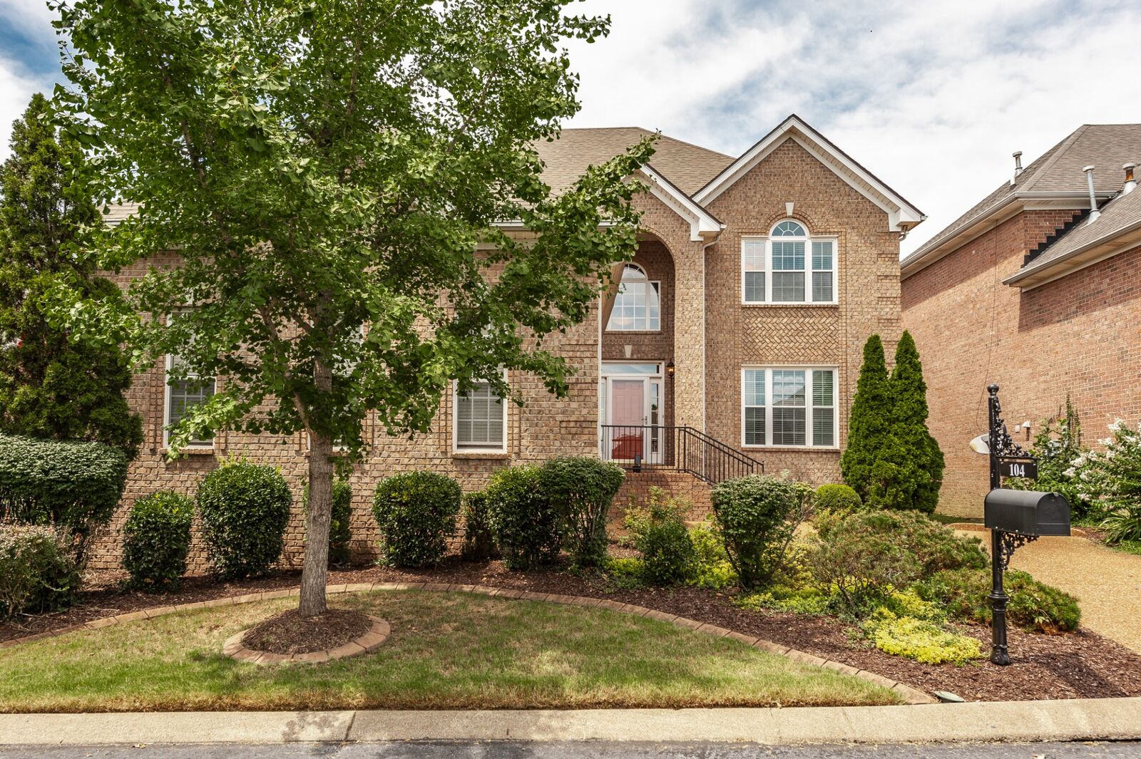 Property Photo:  104 Newport Cir  TN 37075 