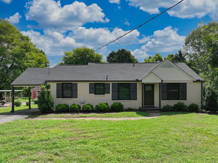 Property Photo: 2213 Ridgecrest Dr TN 37216