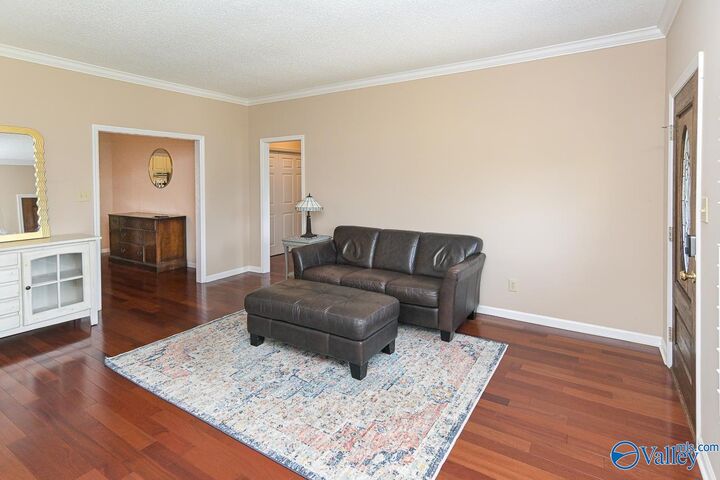 Property Photo:  2112 Yorkshire  SE SE  AL 35601 