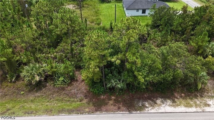 Property Photo: 2402 E 10th Street FL 33936