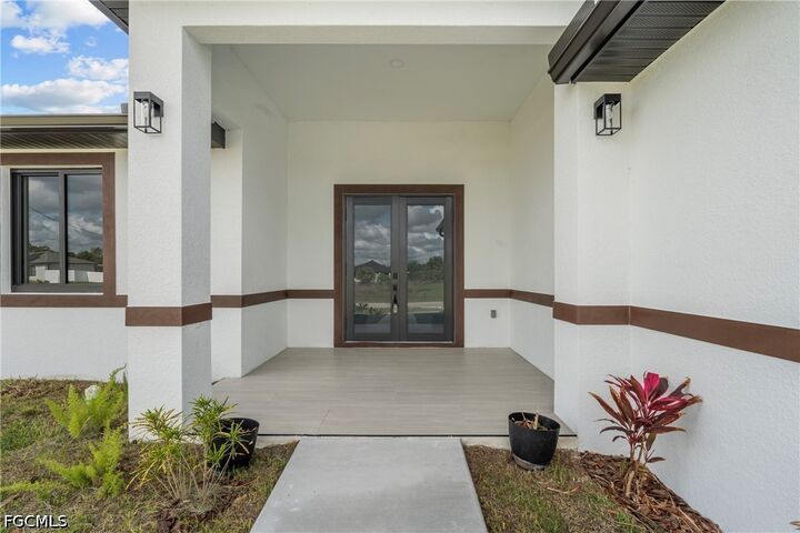 Property Photo:  8033 Oakleaf Circle  FL 33935 
