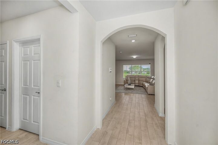 Property Photo: 152 SE 27th Terrace FL 33904
