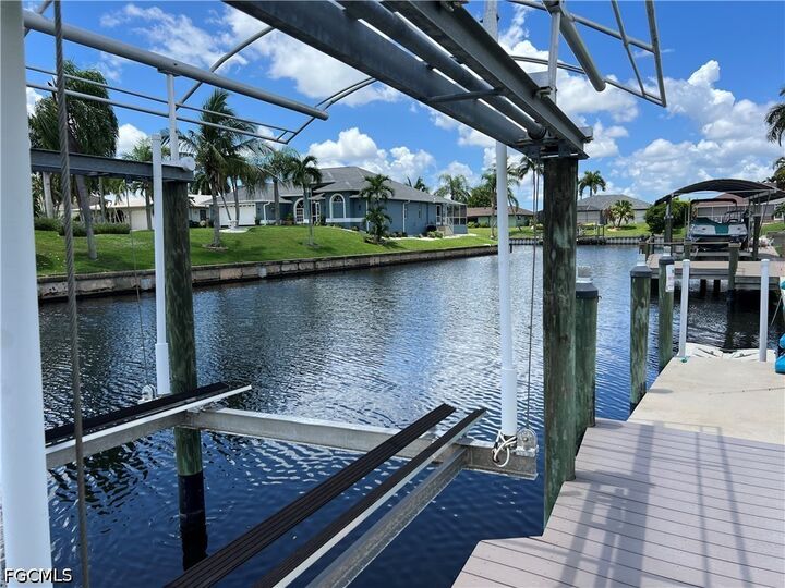 Property Photo:  1124 SE 29th Street  FL 33904 