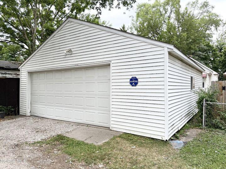 Property Photo: 1712 Hurd Street OH 43605