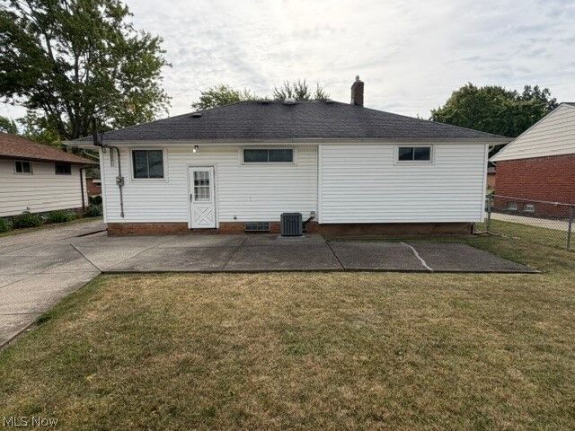Property Photo:  6982 Maplewood Road  OH 44130 