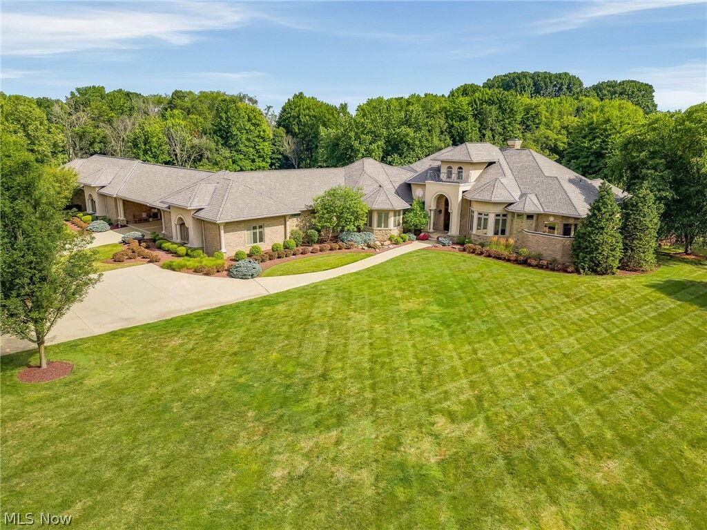 Property Photo:  1521 Easthill Street SE  OH 44720 
