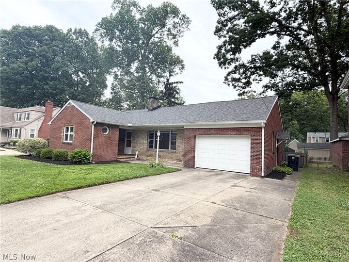 Property Photo:  546 Belvedere Avenue NE  OH 44483 