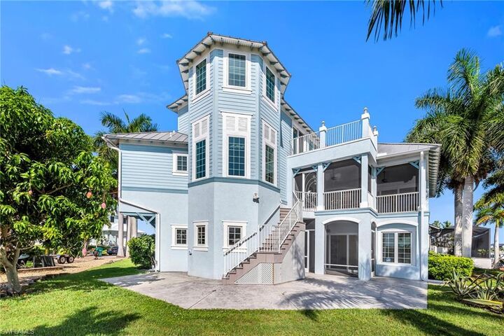 Property Photo: 167 San Salvador St FL 34113
