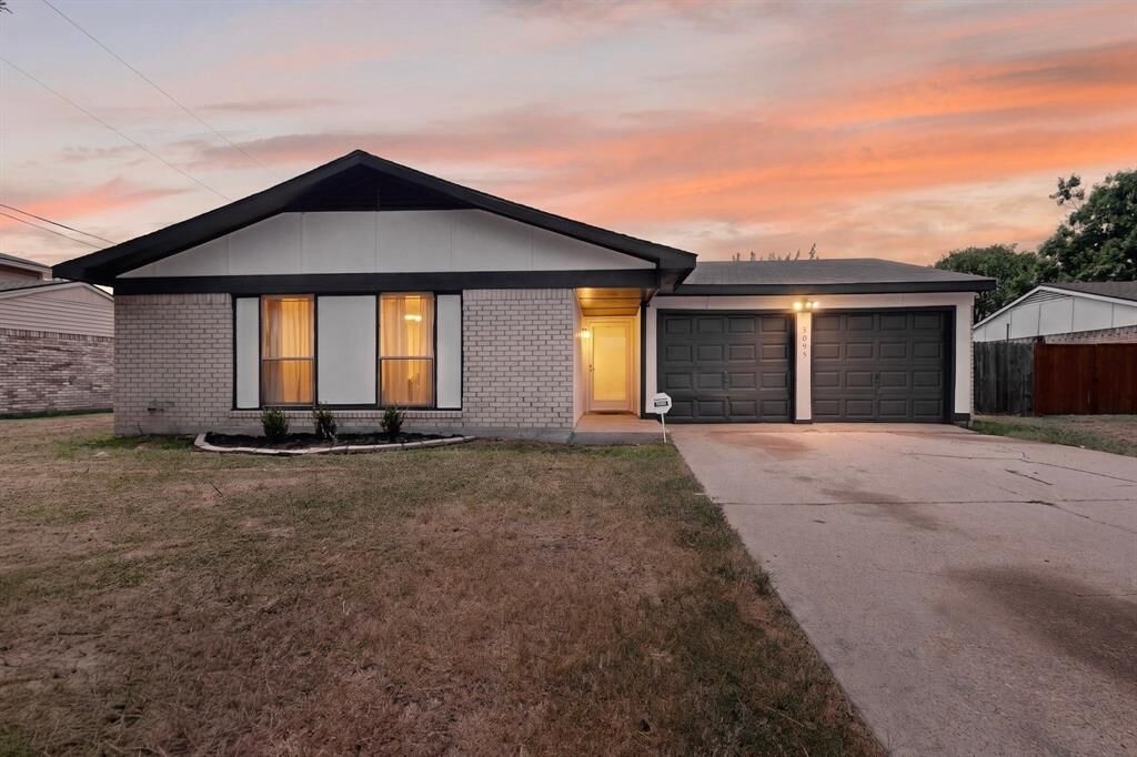 Property Photo: 3045 Lisetta Street TX 75052