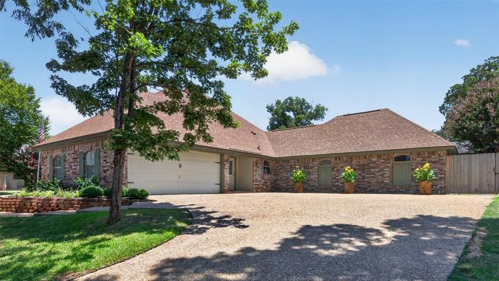 Property Photo:  2104 Ashley Wilkes Drive  LA 71112 