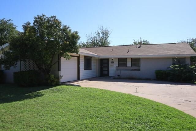 Property Photo: 2417 Sylvan Drive TX 79605