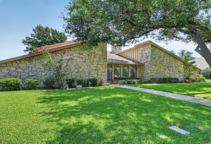 Property Photo: 4001 Snow Creek Drive TX 76008