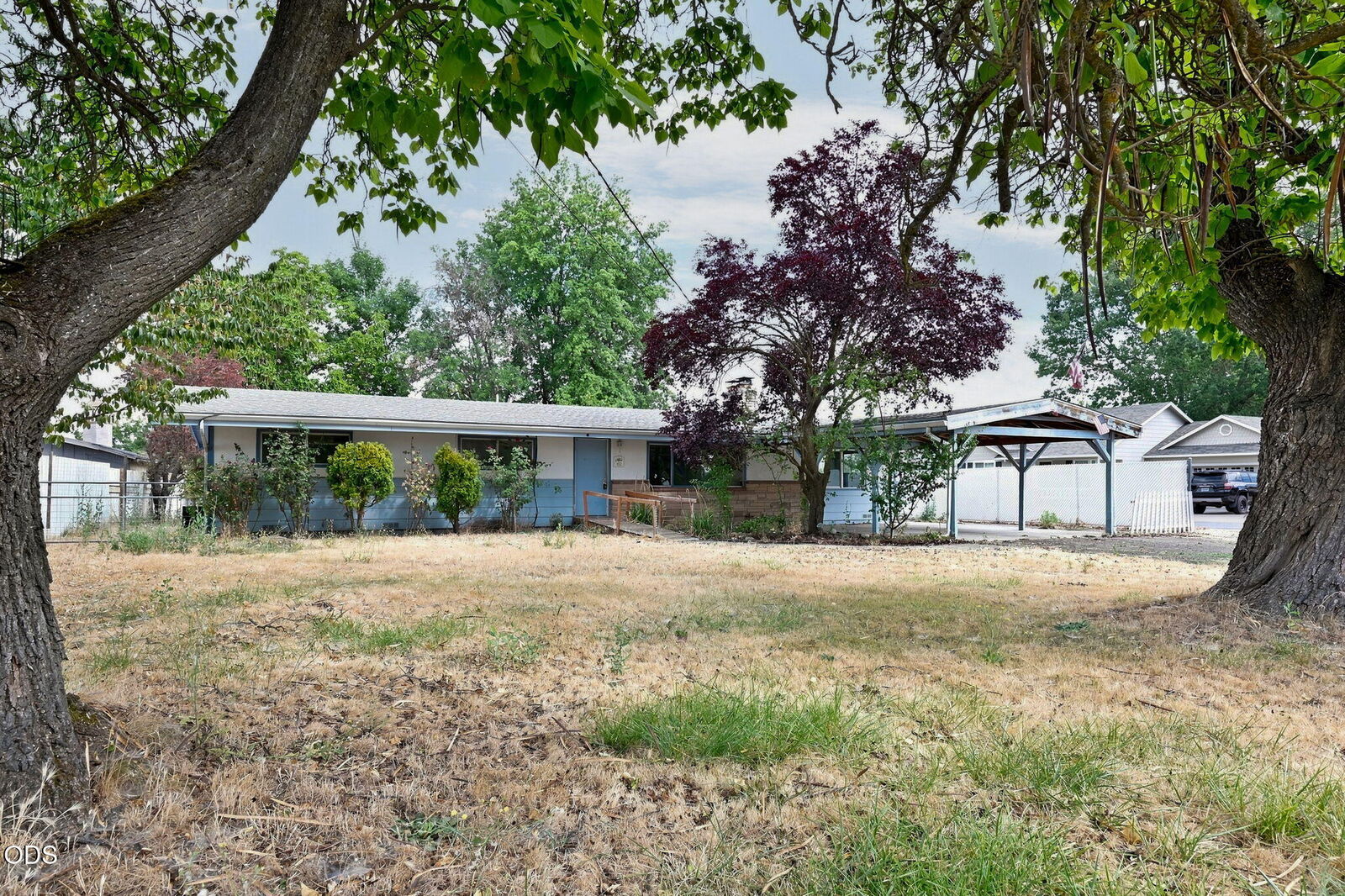 Property Photo: 452 W Pine Street OR 97502