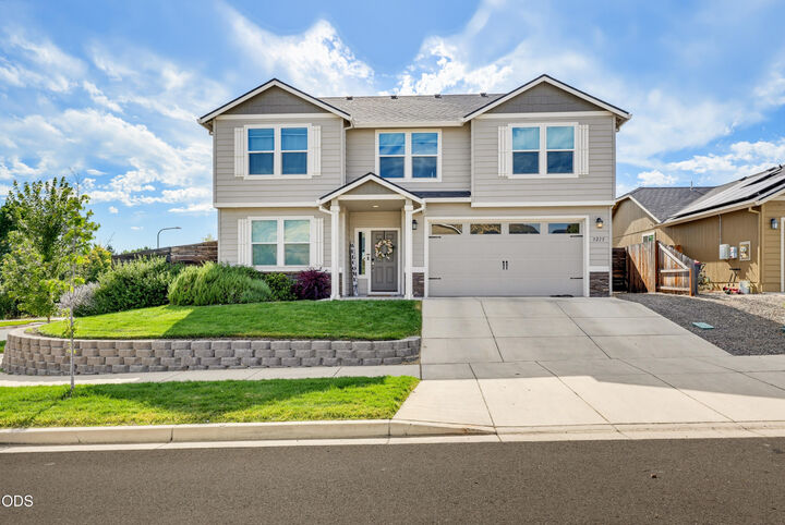 Property Photo: 3215 McCloud Street OR 97504