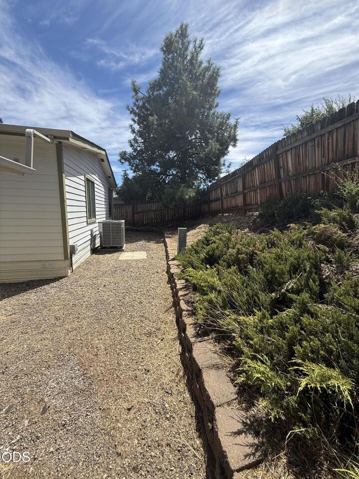 Property Photo:  