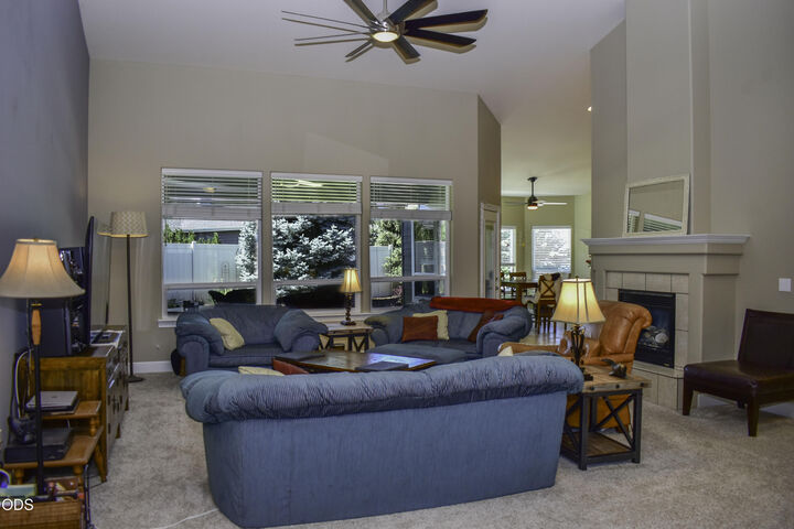 Property Photo: 94 Skyhawk Drive OR 97524