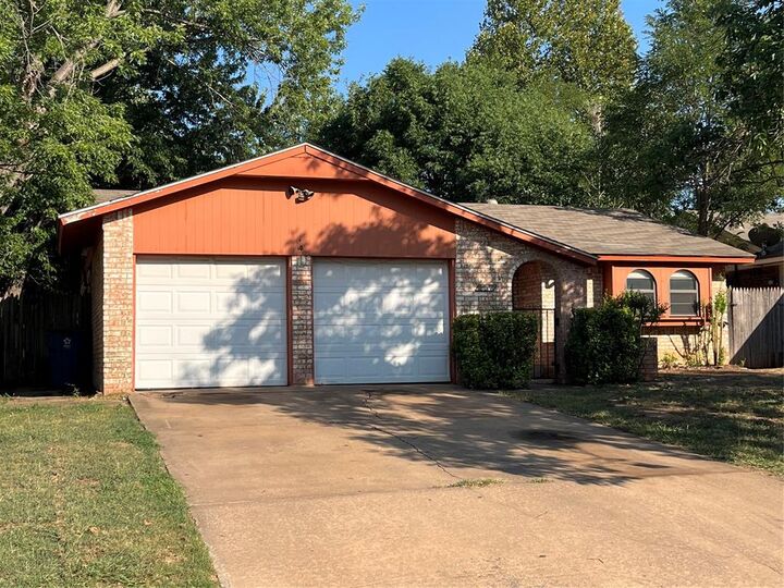Property Photo: 736 Red Oak Terrace OK 73003