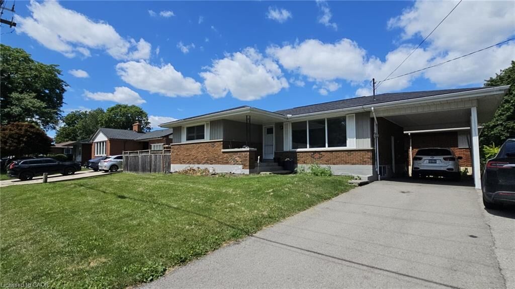 Property Photo:  98 Lynbrook Drive Upper  ON L9C 2K9 