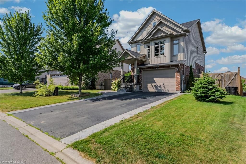 Property Photo: 174 Woodway Trail ON N3Y 0B8