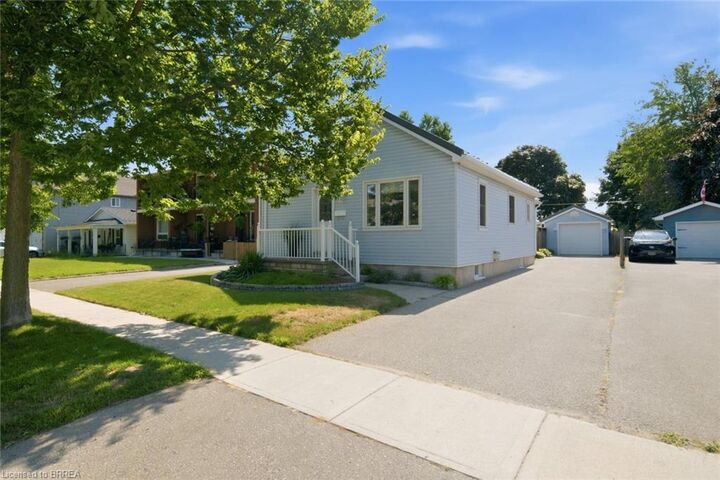 Property Photo: 37 Hill Avenue ON N3R 4G8