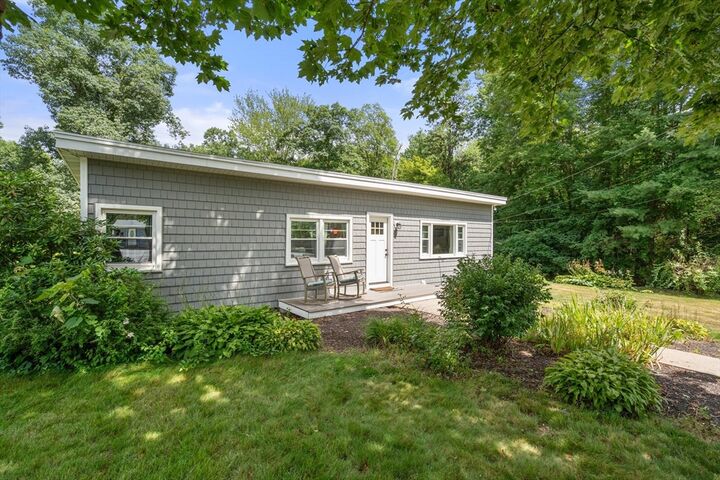 Property Photo:  44 Susan Park Way  MA 01569 