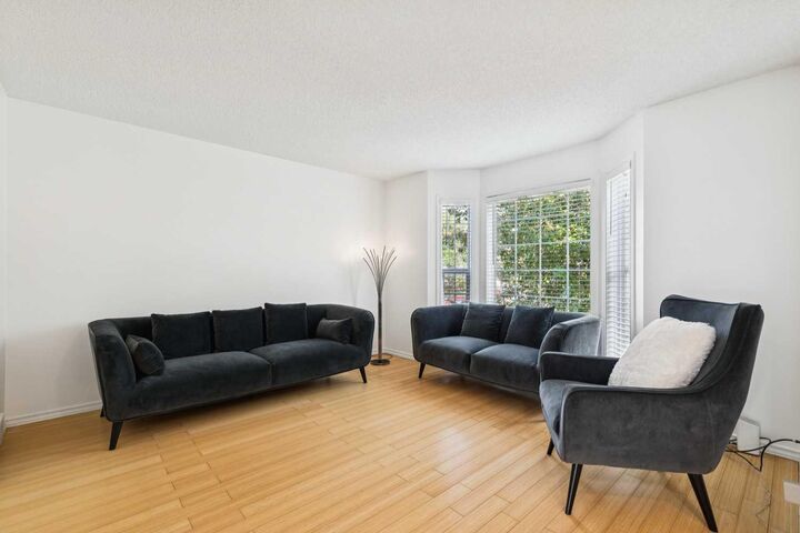 Property Photo:  25 Coville Gardens NE  AB T3K 5N8 