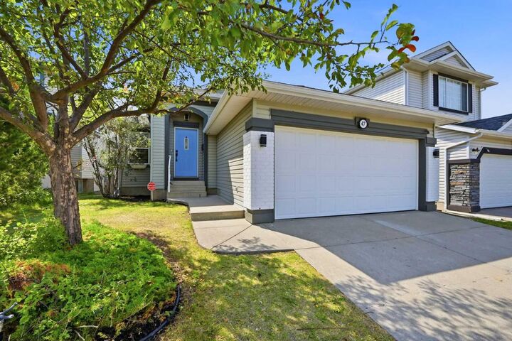 Property Photo: 47 Citadel Ridge Close NW AB T3G 4V4