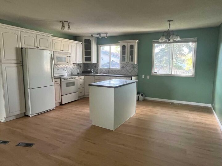 Property Photo: 5820 Rundlehorn Drive NE AB T1Y 2C3