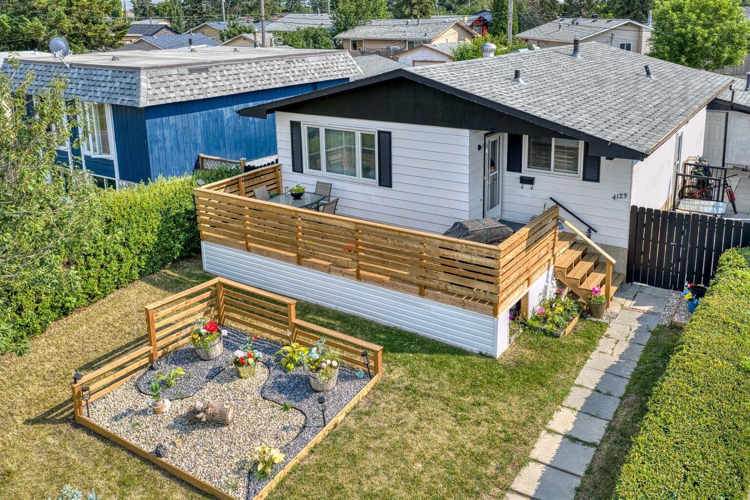 Property Photo: 4123 30 Avenue SE AB T2B 0H3