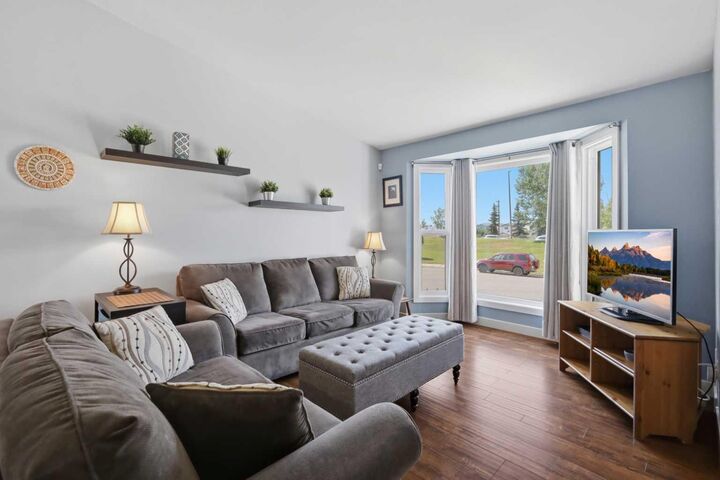 Property Photo:  73 Duncan Crescent  AB T4R 1W3 