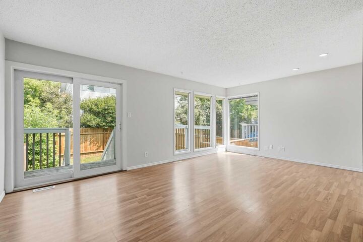 Property Photo: 126 McRae Street 4 AB T1S 1J4