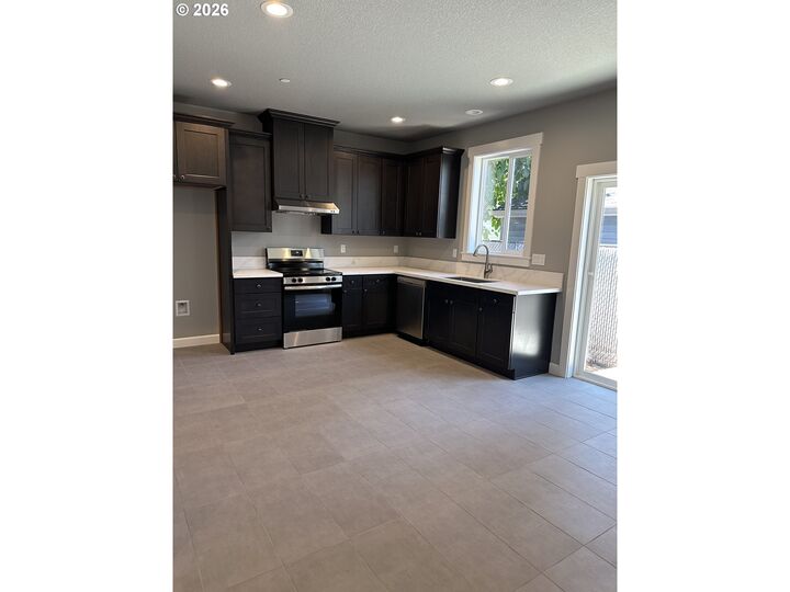 Property Photo:  4837 SE 118th Pl  OR 97266 