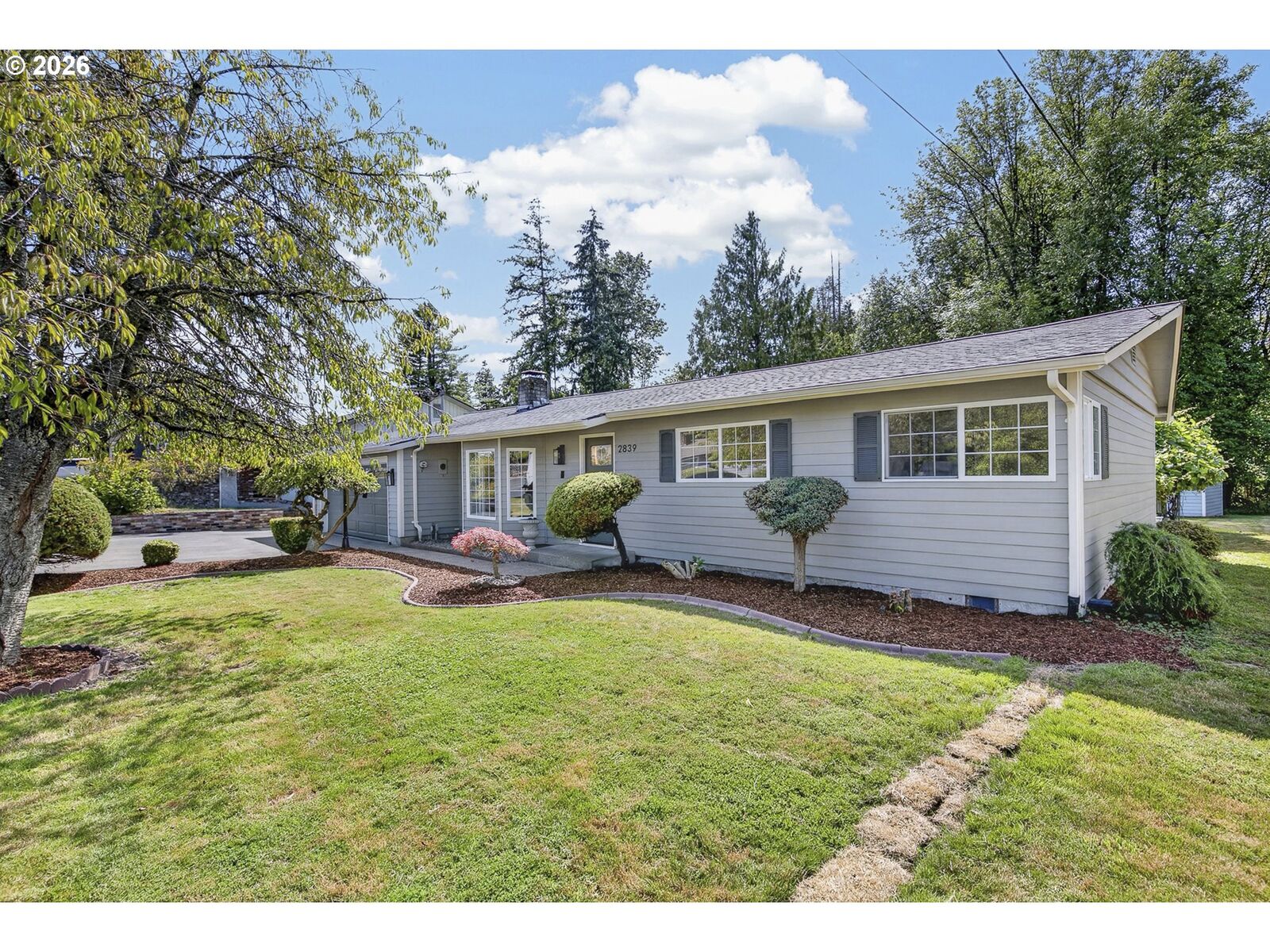 Property Photo: 2839 Parkview Dr WA 98632