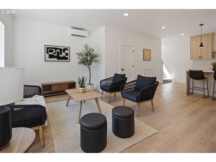Property Photo:  3819 SW Pomona St  OR 97219 