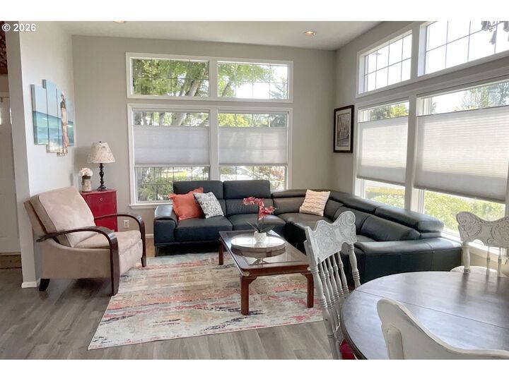 Property Photo: 2904 Wolf Meadows Ln OR 97408