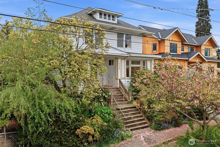 Property Photo: 6238 Woodlawn Avenue N WA 98103