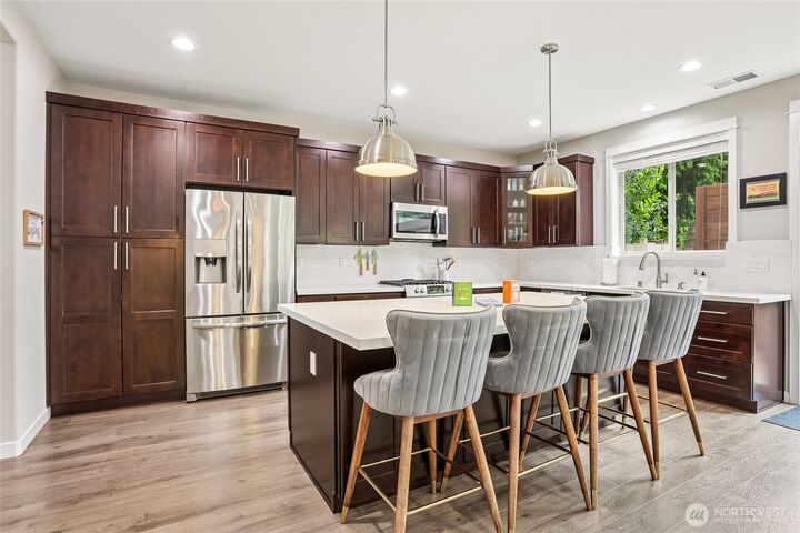 Property Photo:  4314  137th Place SW  WA 98087 