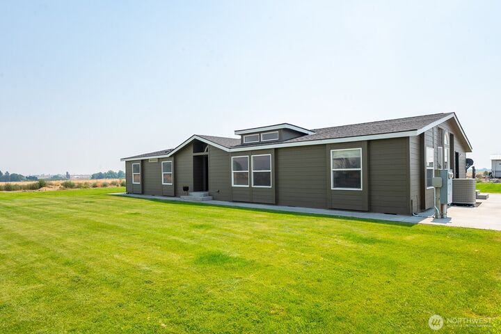 Property Photo: 8379 Road 10 NW WA 98823