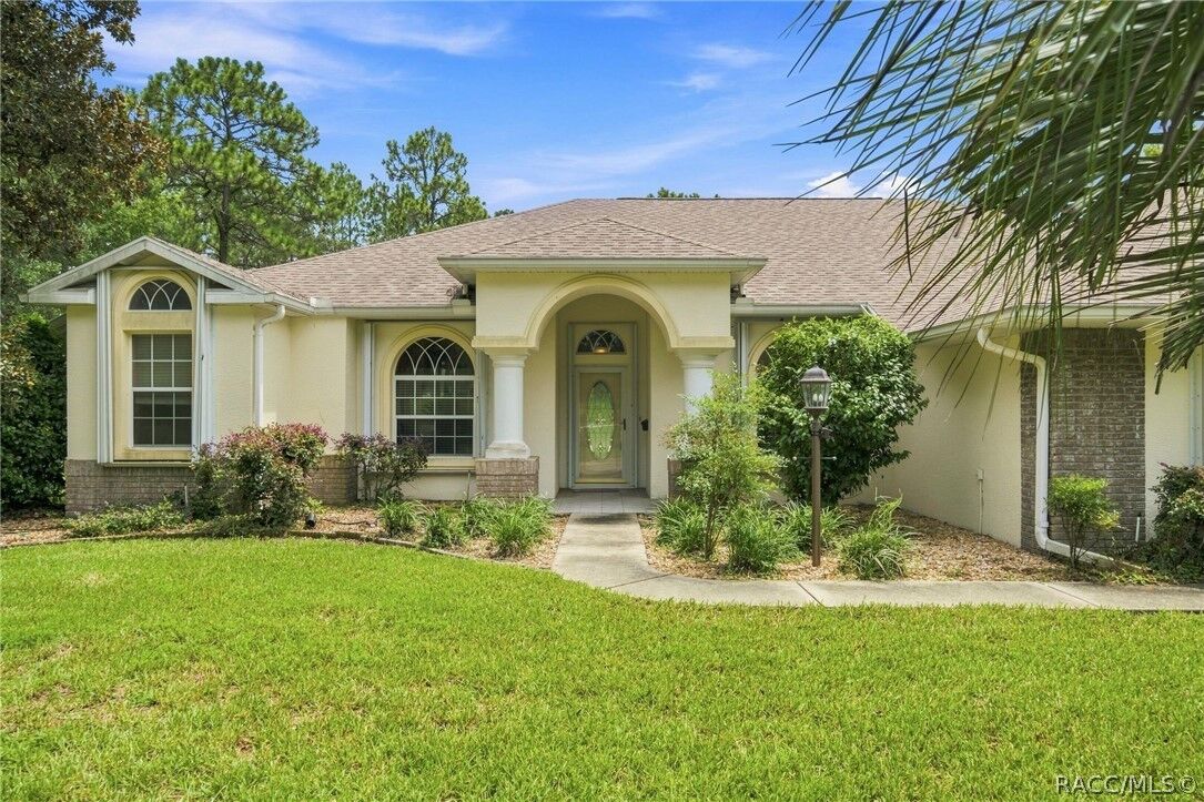 Property Photo:  5928 N Oakmont Drive  FL 34465 