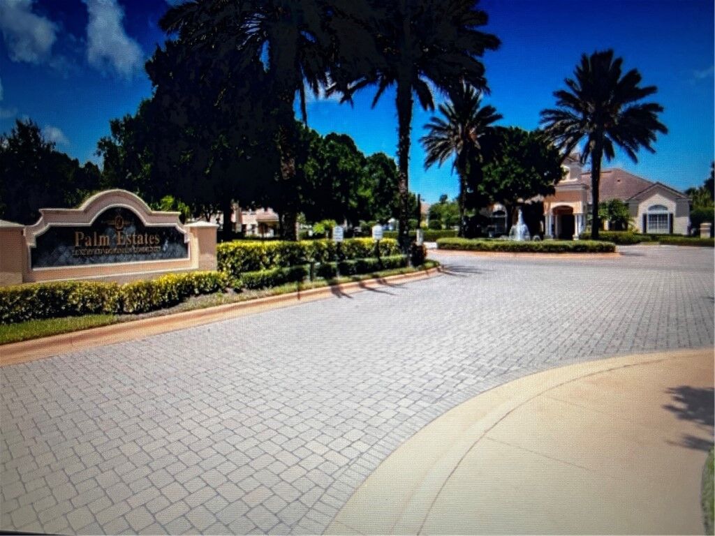 Property Photo: 2262 57 Circle 2262 FL 32966