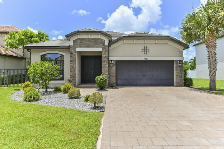 Property Photo:  7213 Sandgrace Lane  FL 33463 