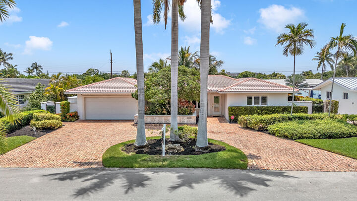 Property Photo: 4220 NE 26th Avenue FL 33064