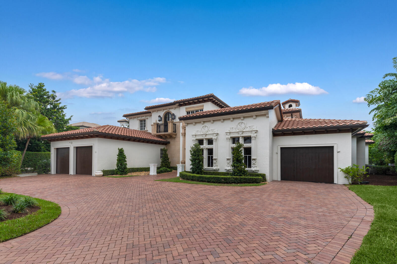 Property Photo: 17130 Avenue Le Rivage FL 33496