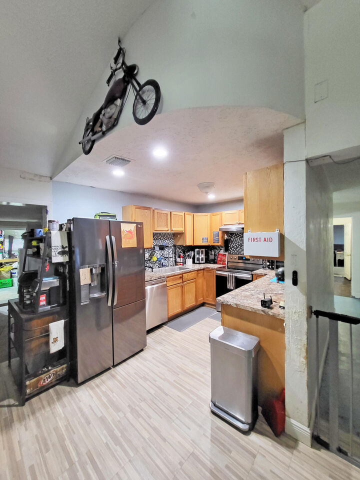 Property Photo: 368 Johnston Street FL 34982