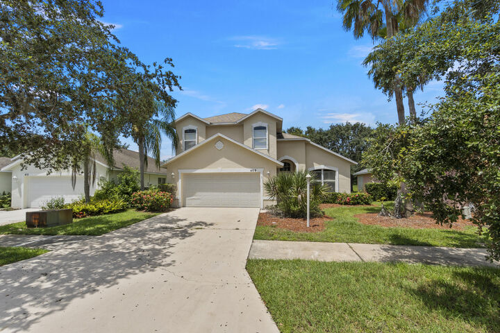 Property Photo: 408 SW Sundance Trail FL 34953