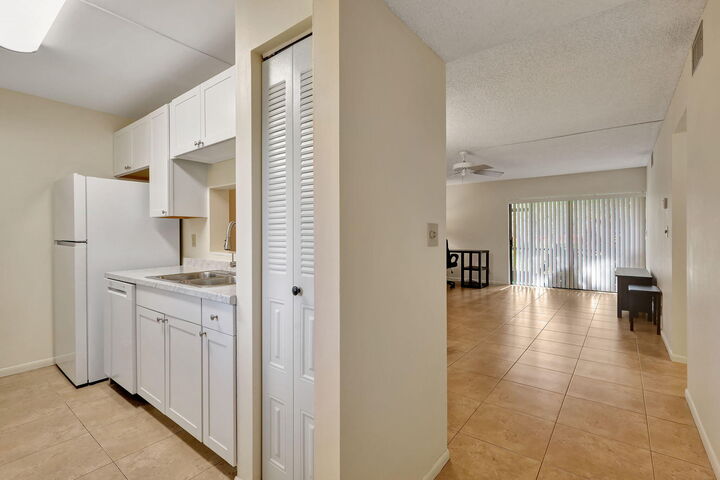Property Photo:  120 NW 70th Street 0103  FL 33487 