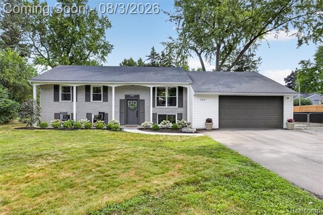 Property Photo:  523 Glengary Road  MI 48390 